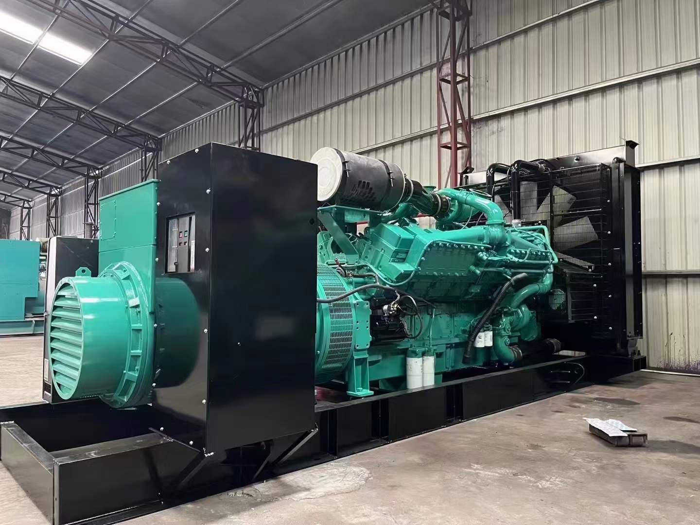 平川如何降低 800kW 柴油发电机输出电流的波动？