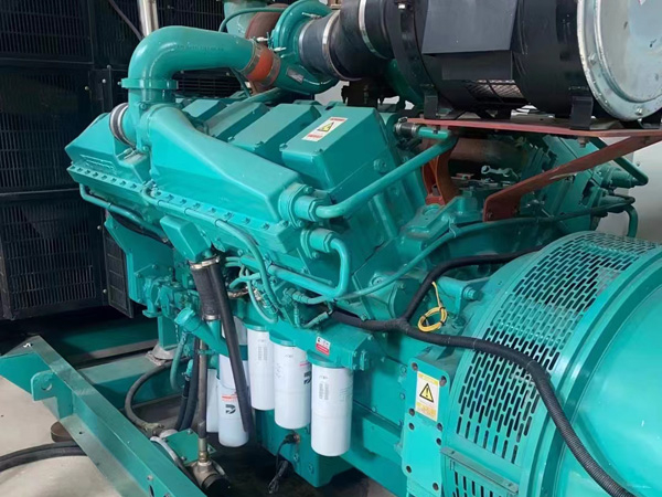 平川更换100kW柴油发电机组机油时，需要注意哪些事项？