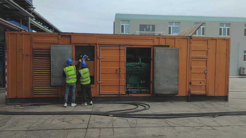 平川如何检查柴油发电机组的机油油位？